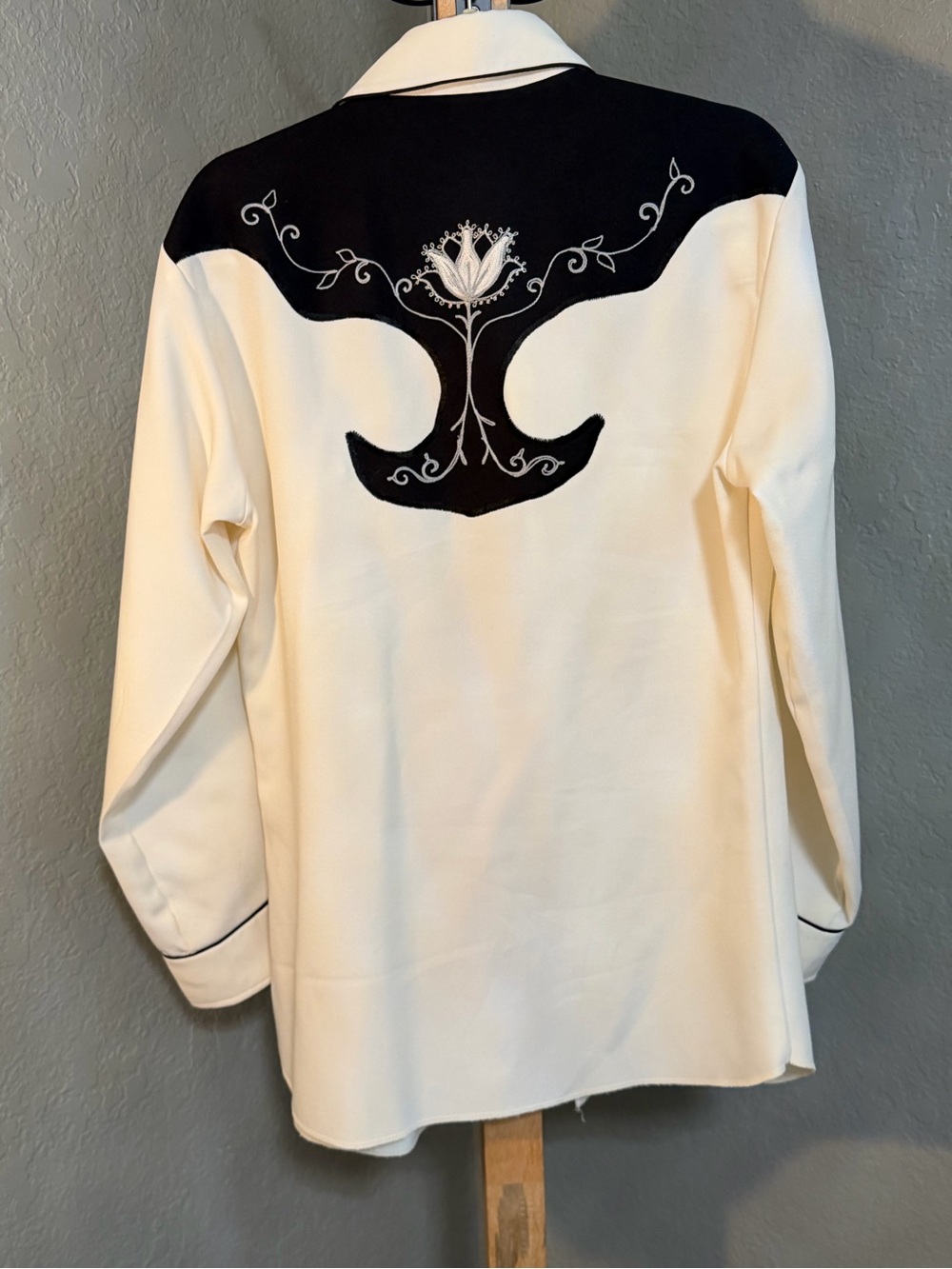 Vintage Men's Western Embroidered Snap Shirt - Black & White - Picture 2 of 7